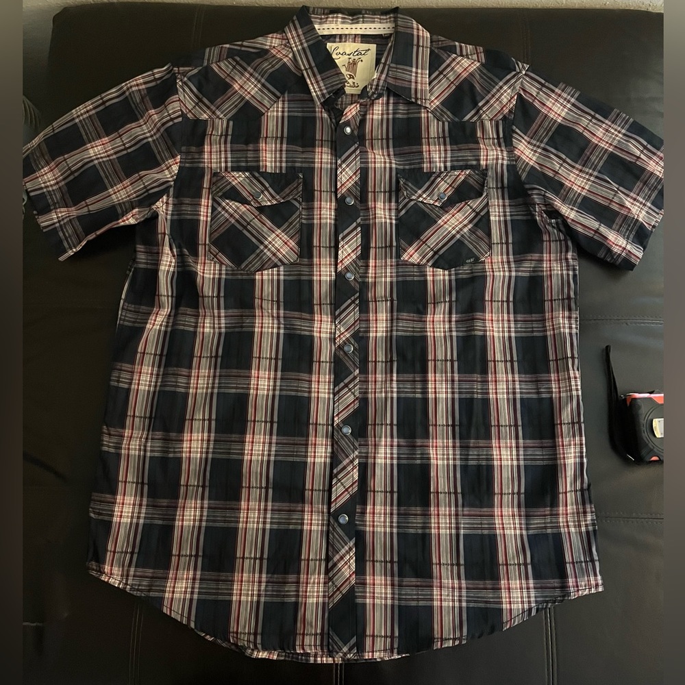 Men’s Coastal short sleeve button down plaid shirt in size xl.